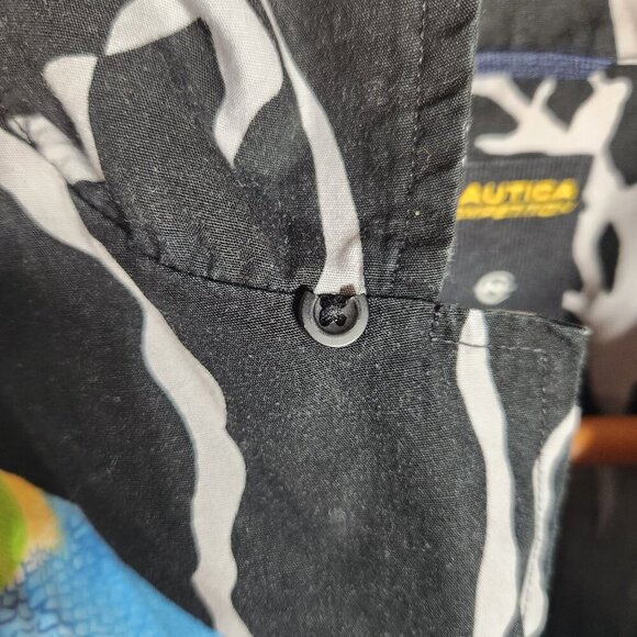 Nautica Competition Tropical Fish Button Up Men's Short Sleeve Shirt size Large - Picture 8 of 9